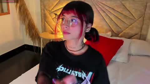           online show from April 14, 7:47 pm