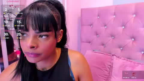 emmaebony_ online show from April 14, 1:00 pm