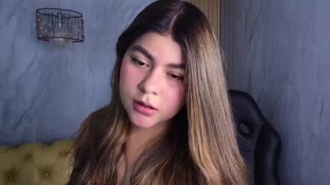 Snapshot of emmalee_a chatting on February 14, 5:14 pm Emma online show from February 14, 5:14 pm