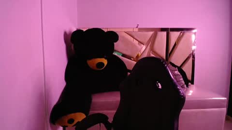 Snapshot of emmalee_a chatting on February 8, 10:39 am Emma online show from February 8, 10:39 am
