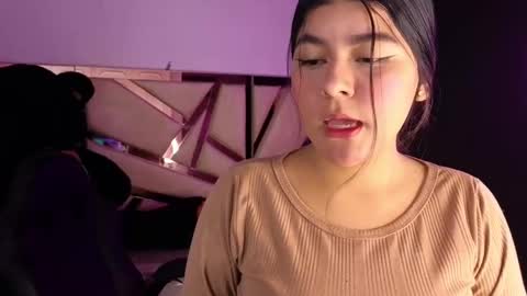 Snapshot of emmalee_a chatting on January 27, 10:38 am Emma online show from January 27, 10:38 am