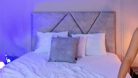 EMMAWILIAMS online show from December 1, 8:11 pm