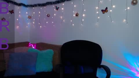 Snapshot of emmi_0 chatting on January 21, 9:57 pm Emily Independent model online show from January 21, 9:57 pm