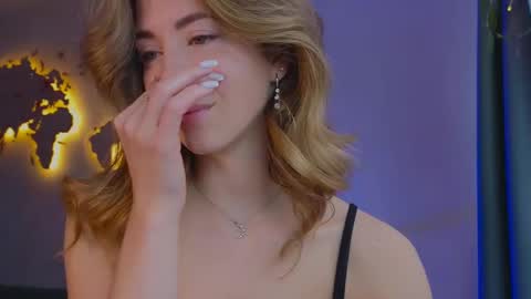 Snapshot of emmi_rosee chatting on February 12, 7:44 am Miss Emmi online show from February 12, 7:44 am