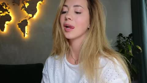Miss Emmi online show from May 27, 3:31 pm