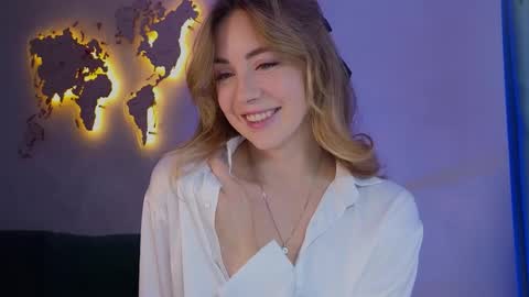 Snapshot of emmi_rosee chatting on February 1, 10:05 am Miss Emmi online show from February 1, 10:05 am