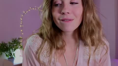 Snapshot of emmi_rosee chatting on December 5, 1:49 pm Miss Emmi online show from December 5, 1:49 pm