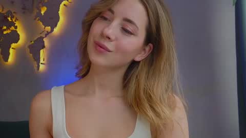 Snapshot of emmi_rosee chatting on February 6, 9:00 am Miss Emmi online show from February 6, 9:00 am