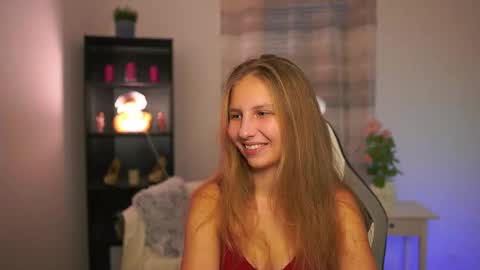 Emmie online show from December 19, 2:42 pm