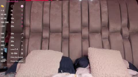 Snapshot of emmily_savage chatting on December 21, 4:09 am online show from December 21, 4:09 am
