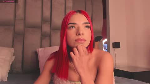 Snapshot of emmily_savage chatting on January 28, 4:08 am online show from January 28, 4:08 am