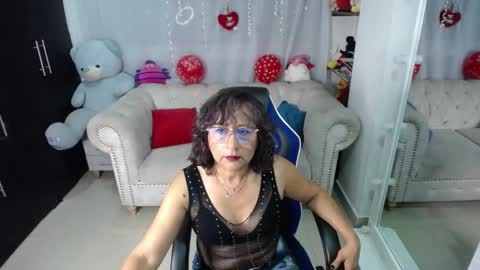 Snapshot of emmilychevalier chatting on February 18, 12:15 am Emmily online show from February 18, 12:15 am