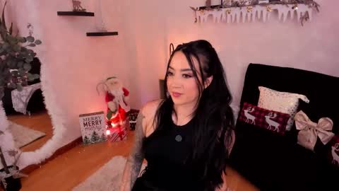 Emmy Evans  online show from November 29, 7:51 pm