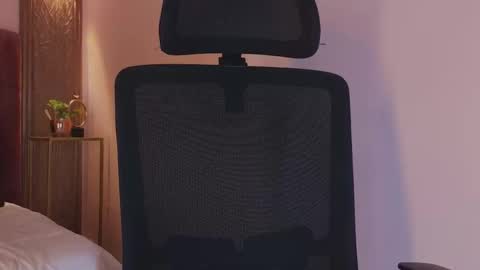 Emy online show from November 4, 8:36 pm