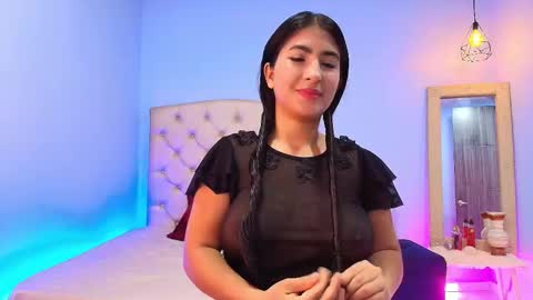 Snapshot of emy_ly chatting on October 17, 2:20 pm emy online show from October 17, 2:20 pm