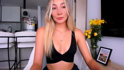 emyconneer online show from January 7, 5:20 pm