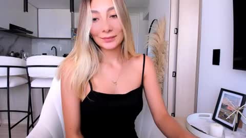 emyconneer online show from January 24, 3:34 pm