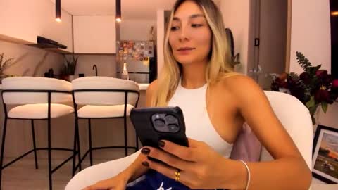 emyconneer online show from February 20, 2:07 am