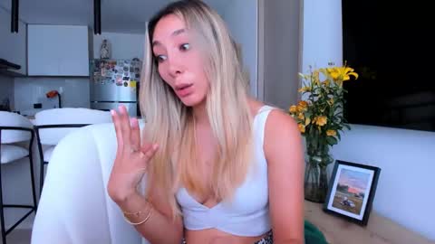 emyconneer online show from January 9, 3:34 pm