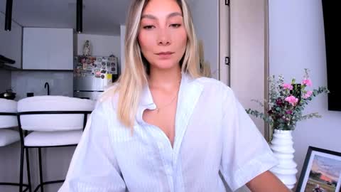 emyconneer online show from January 14, 3:04 pm