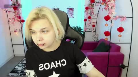 endlessdreamm online show from May 11, 8:49 am