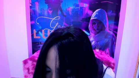 Snapshot of enyel_valmina chatting on February 4, 8:17 pm Enyel online show from February 4, 8:17 pm