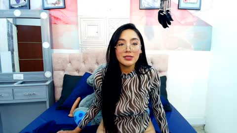 Snapshot of enyel_valmina chatting on February 3, 8:35 pm Enyel online show from February 3, 8:35 pm