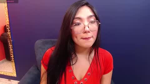 Snapshot of enyel_valmina chatting on February 10, 9:04 pm Enyel online show from February 10, 9:04 pm
