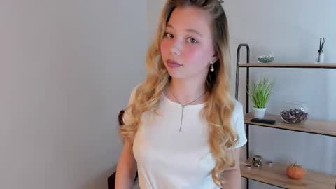 Alivia online show from December 20, 3:38 pm