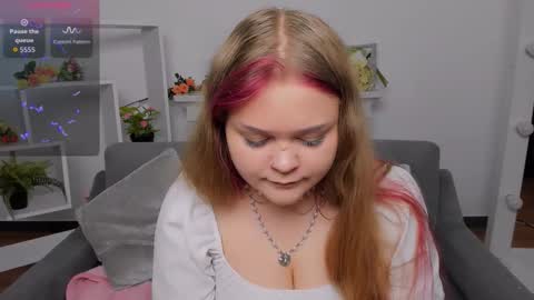 Snapshot of erica_love_ chatting on October 8, 6:18 am erica_love_ online show from October 8, 6:18 am