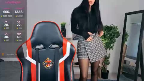 Snapshot of erica_peach chatting on October 18, 2:31 pm Erika online show from October 18, 2:31 pm
