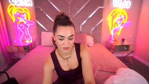 Erica online show from November 12, 3:54 pm