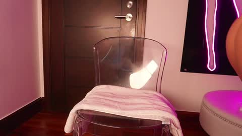 Erikabee online show from November 19, 8:20 pm