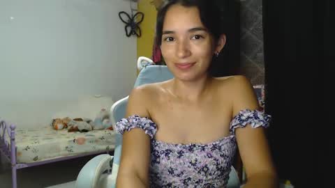 Snapshot of erina_1 chatting on January 9, 4:41 am erina_1 online show from January 9, 4:41 am