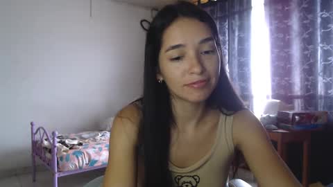 Snapshot of erina_1 chatting on March 7, 4:00 pm erina_1 online show from March 7, 4:00 pm