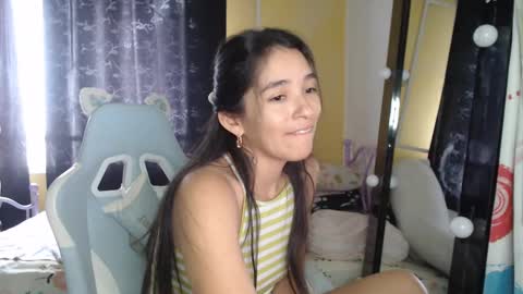 Snapshot of erina_1 chatting on September 28, 4:45 pm erina_1 online show from September 28, 4:45 pm
