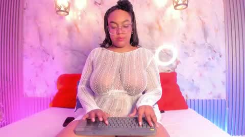 Snapshot of esmeralda_duarte chatting on February 19, 9:28 am esmeralda online show from February 19, 9:28 am