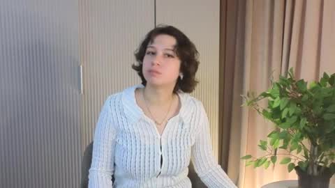 Lily online show from May 11, 2:45 pm