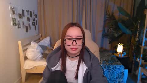 estrella_nouri online show from March 10, 3:05 pm