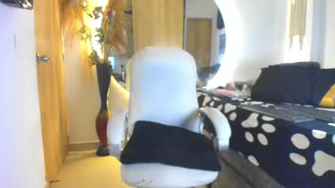 Snapshot of estudiosnia chatting on September 23, 2:43 am AmberDisny online show from September 23, 2:43 am