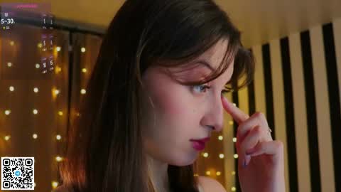 Elsa online show from December 3, 6:21 pm