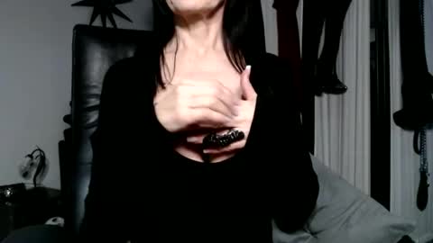 Snapshot of eva65 chatting on January 13, 8:37 pm EVA65 online show from January 13, 8:37 pm