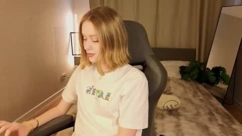 eva hamilton online show from May 27, 1:57 am