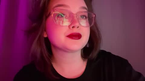 eva_kittenn online show from October 31, 6:45 pm