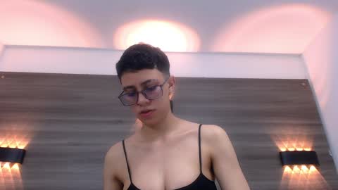 Snapshot of eva_monwalker chatting on December 27, 7:14 pm Eva cute online show from December 27, 7:14 pm