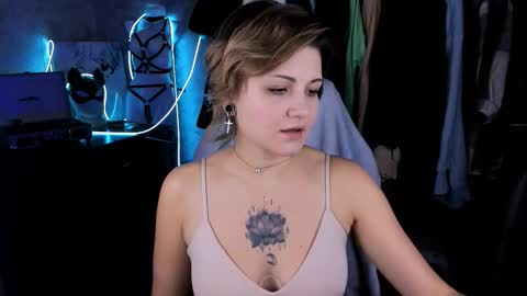 Snapshot of evabrownie chatting on October 16, 4:53 pm Eva Brownie online show from October 16, 4:53 pm