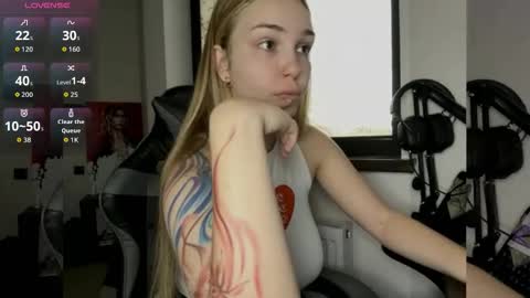 evacarter1 online show from October 2, 10:31 am