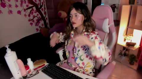 evalouisex_ online show from May 21, 9:13 pm