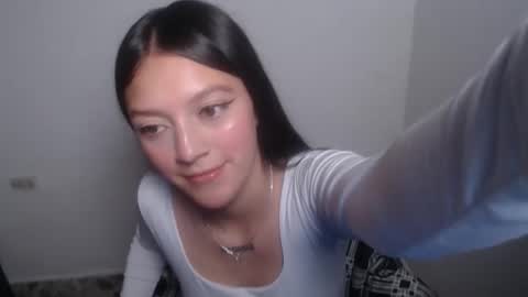 evangeline_petite online show from May 29, 1:25 am