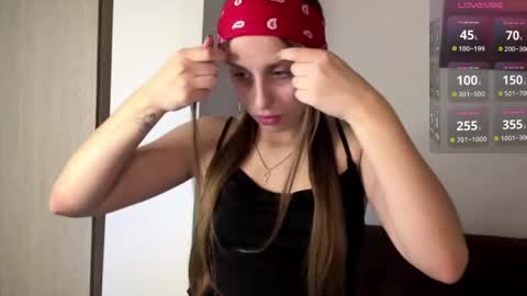 evarenard_ online show from April 5, 5:23 pm